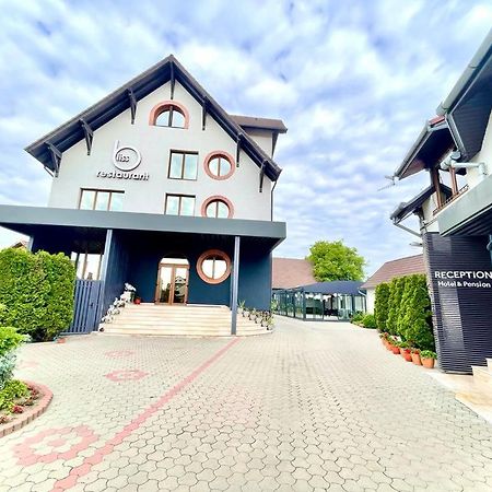 Hotel Bliss 锡比乌 外观 照片