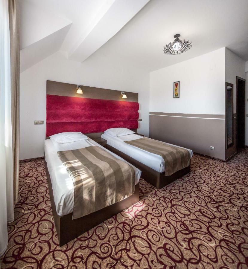 Hotel Bliss 锡比乌 外观 照片